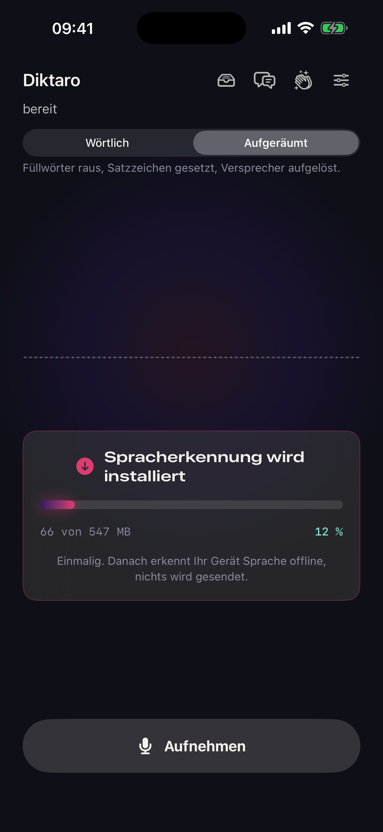 Diktaro lädt das Modell für die lokale Spracherkennung mit sichtbarem Fortschritt.